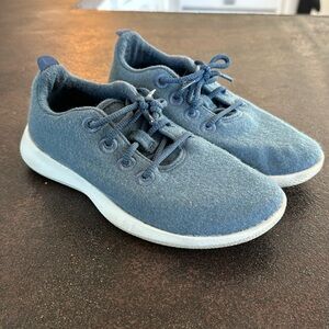 Allbirds Kids size Y3 Merino Wool tennis shoes